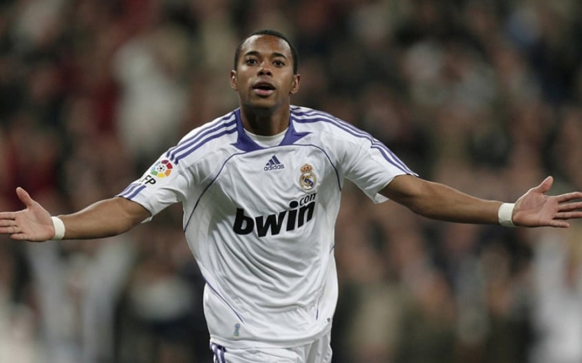 16º lugar (Empate entre dois nomes): Robinho (atacante) - Saiu do Santos para o Real Madrid (ESP) em 2005 - Valor: 24 milhões de euros