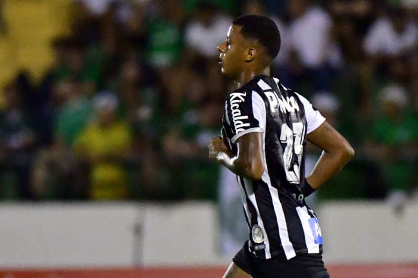 O Santos, mesmo com um homem a mais por todo o segundo tempo, sofreu para vencer o Guarani na noite desta segunda-feira, em Campinas, por 2 a 1, pela 2ª rodada do Campeonato Paulista. Arthur Gomes fez o primeiro gol santista, mas acabou saindo ainda na primeira etapa, lesionado. Confira as notas do Peixe no LANCE! 