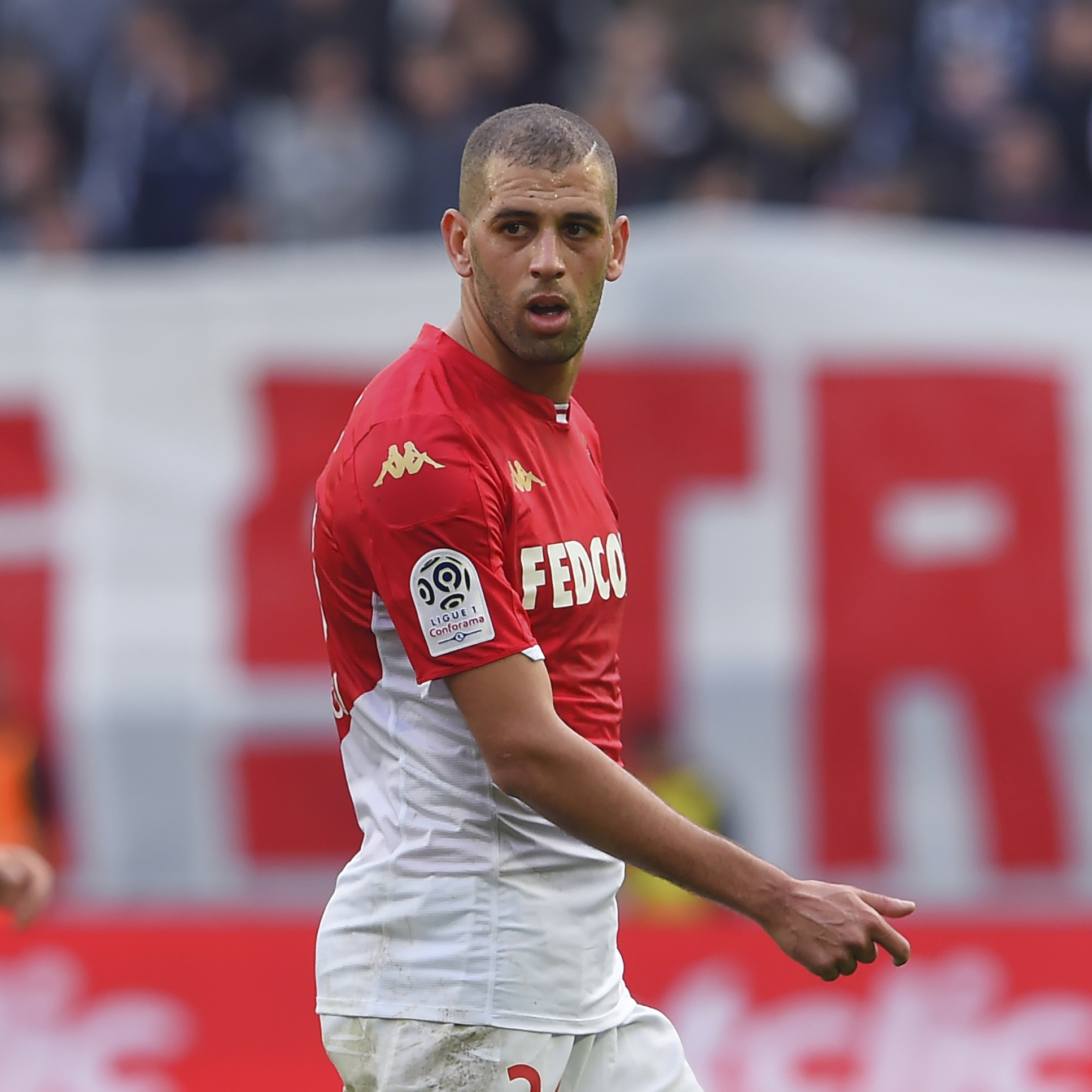 ESQUENTOU - Slimani é um dos nomes que integra a lista de Jorge Jesus para reforçar o Benfica, segundo o jornal ‘A Bola’. O atacante do Leicester, emprestado ao Monaco, já trabalhou com o treinador português no Sporting, quando atingiu a melhor fase da carreira. 