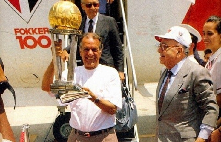 Telê Santana: o técnico do título ainda viria a conquistar mais uma Libertadores, dois Mundiais, Supercopa, Brasileiro e Paulistas. Faleceu em 2006.