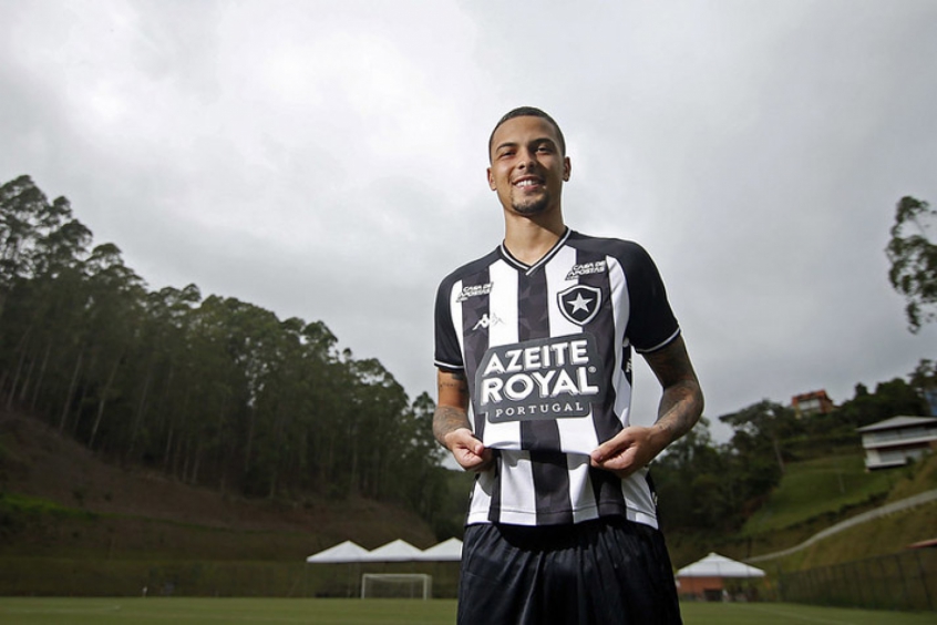 Emprestado pelo Corinthians ao Botafogo até o fim desta temporada, o volante Thiaguinho tem contrato com o Timão até o fim de 2022.