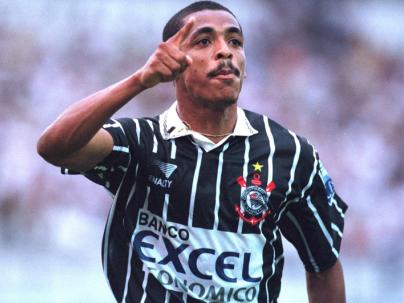 Outro jogador que teve sua melhor fase na carreira pelo clube foi Vampeta, que foi campeão do Mundial de Clubes e bicampeão brasileiro.