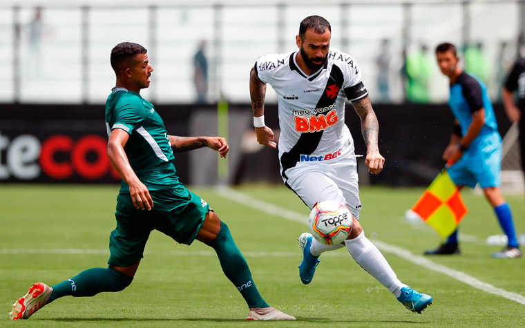 Em jogo adiado da última quinta-feira, o Vasco jogou mal e perdeu para a Cabofriense por 1 a 0, nesta sexta-feira, pela quarta rodada da Taça Guanabara, primeiro turno do Carioca. Poucos jogadores se destacaram na partida em São Januário. As maiores notas foram de Leandro Castan e o jovem Vinícius, que entrou no segundo tempo. Confira as avaliações do LANCE! (por Gabriel Grey).