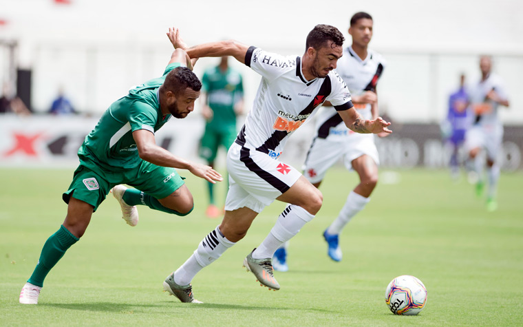 CABOFRIENSE: Sobe: George - O goleiro George se destacou com defesas importantes durante a partida, garantindo a primeira vitória da equipe no Campeonato Carioca. Desce: Abdicou de jogar - Após o gol, a Cabofriense parou de atacar até mesmo nos contra-ataques, quando levava perigo ao gol vascaíno.