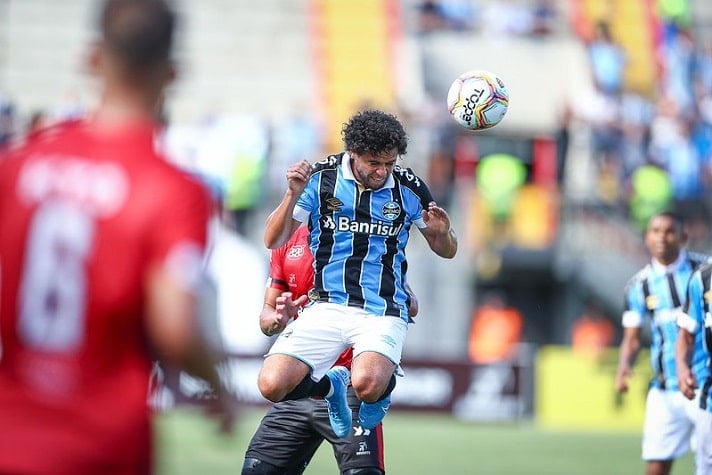 Victor Ferraz (33 anos) - Posição: lateral-direito - Clube atual: Grêmio - Valor de mercado: 1 milhão de euros