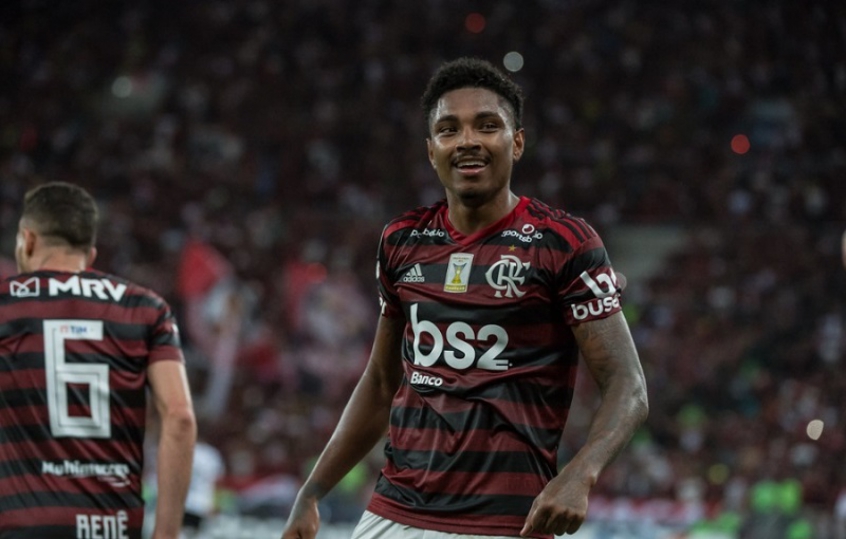 VITINHO - CONTRATO ATÉ: 31/12/2022 / Posição: atacante / Nascimento: 09/10/1993 (26 anos) / Jogos pelo Flamengo: 100 / Títulos pelo Flamengo: Carioca (2), Brasileiro, Libertadores, Supercopa do Brasil e Recopa Sul-Americana.