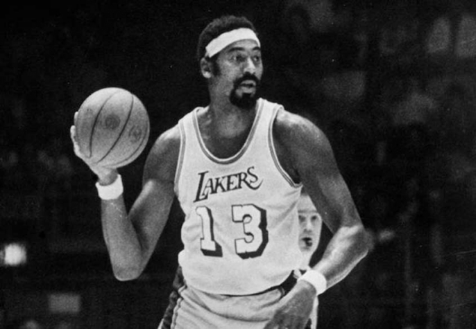 Considerado um dos maiores da história da NBA, Wilt Chamberlain migrou para o vôlei após se aposentar do basquete.