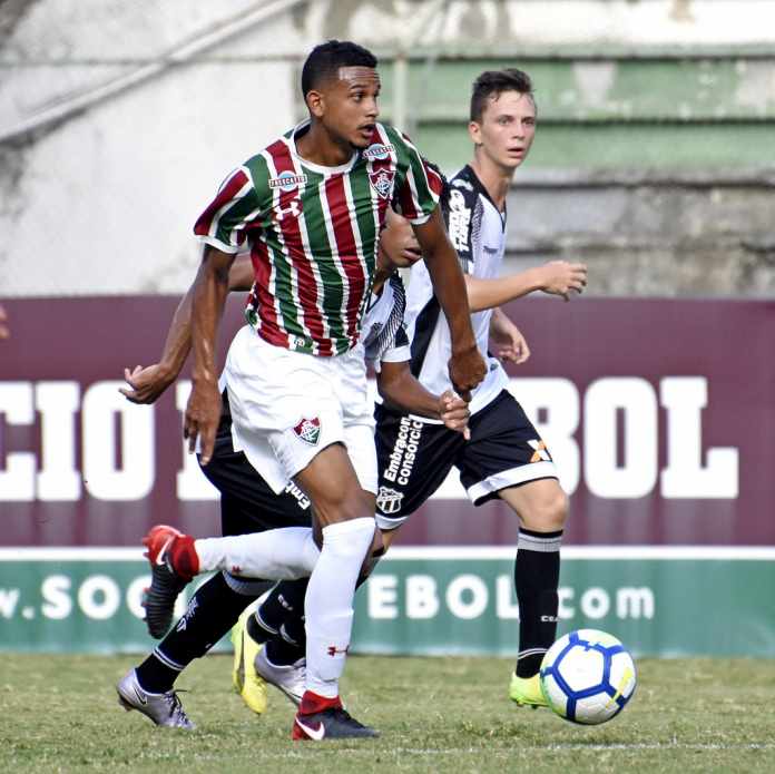 O volante Zé Ricardo foi emprestado ao Boavista para a disputa do Carioca. Ele tem contrato com o Fluminense até o fim de 2021.