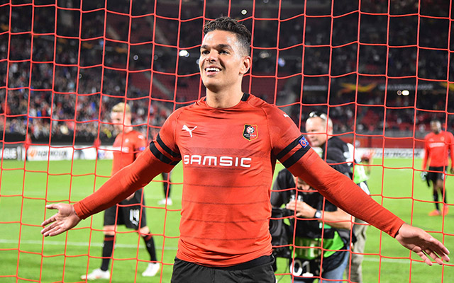 O Real Valadollid, time que Ronaldo é dono na Espanha, anunciou a contratação do meia Ben Arfa. Ele chega sem custos após ter ficado inativo e sem jogar nesta atual temporada, após passagem pelo Rennes.