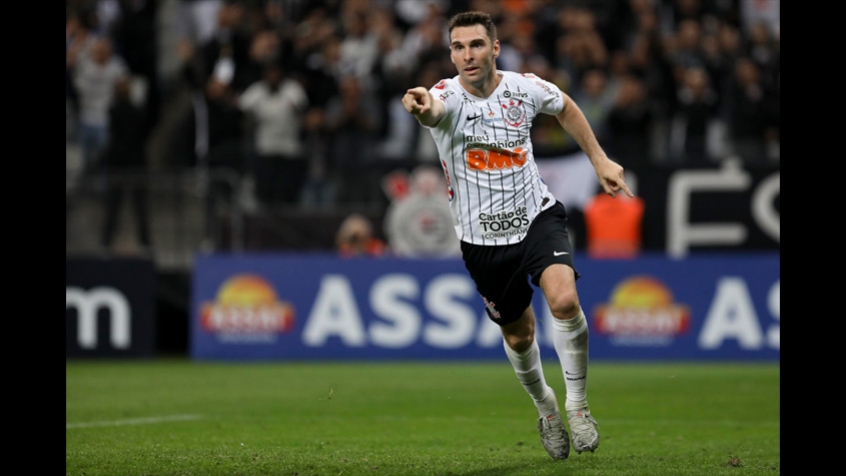 O Corinthians estreou bem no Campeonato Paulista, na noite desta quinta-feira, e goleou o Botafogo-SP, jogando em sua Arena, por 4 a 1. O grande destaque do Timão foi o centroavante Boselli, autor de três gols. O reforço Luan anotou o outro. Confira as notas do Corinthians no LANCE! (por Carlos Bandeira de Mello - carlosandrade@lancenet.com.br)