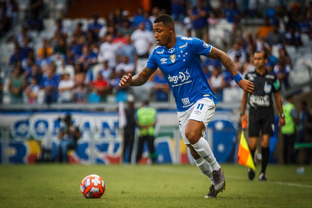 Após conseguir a liberação do seu contrato com o Cruzeiro, na Justiça, o atacante David está perto de fechar com o Fortaleza. A rescisão contratual do jogador com a Raposa já está publicada no BID, da CBF, deixando o caminho livre para o Leão do Pici.