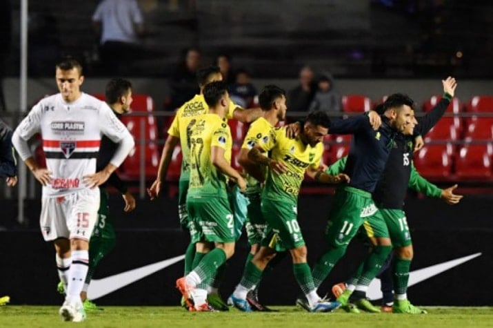 Eliminação precoce na Sul-Americana - A expectativa era grande pela competição internacional. No entanto, o Tricolor foi eliminado logo na primeira fase para o Defensa y Justicia, após empate por 0 a 0 na Argentina e 1 a 1 no Morumbi.