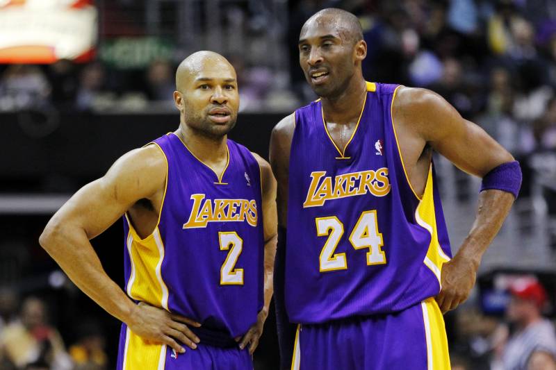 Derek Fisher foi um grande parceiro de Kobe Bryant nos Lakers. Ao todo, das 20 temporadas que o camisa 24 passou na equipe, Fisher esteve presente em 12 delas. Juntos, venceram cinco títulos da NBA: 2000, 2001, 2002, 2009 e 2010.