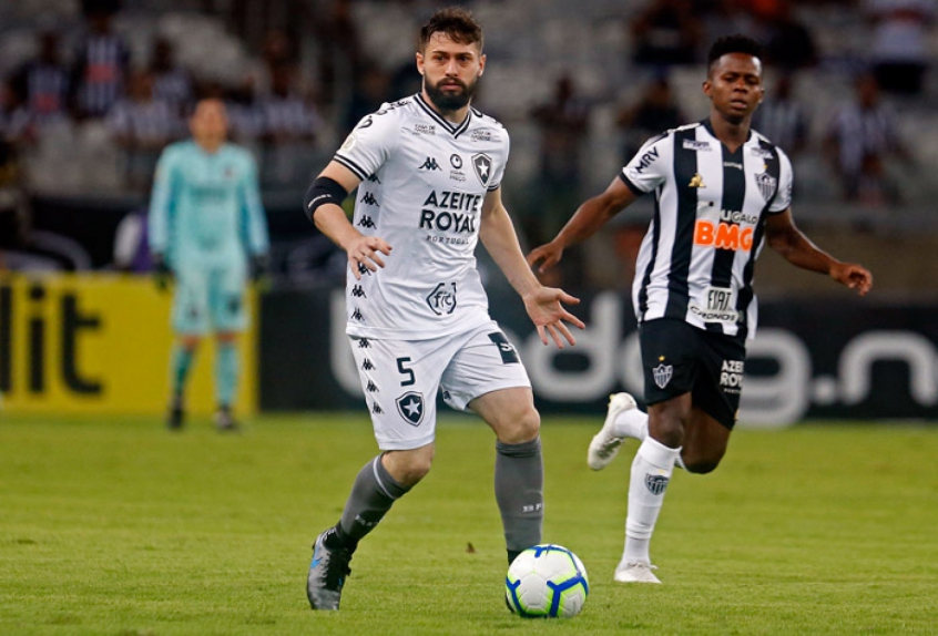 O jogador teve destaque enquanto defendeu o Botafogo, em 2020. Suas boas atuações valeram uma passagem para o futebol dos Estados Unidos, onde defende o Seattle Sounders em contrato até o final do ano. 