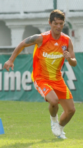 LEANDRO AMARAL acertou no fim de 2007 um contrato com o Fluminense. No entanto, logo no início do ano seguinte teve de retornar ao Vasco, que havia acertado em seu vínculo uma renovação automática.