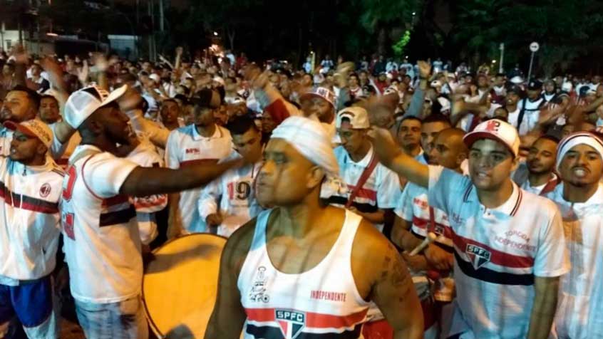 Após a eliminação antes da fase de grupos da Libertadores, torcedores do São Paulo cantaram 'Boi do Piauí, agora eu quero ver pra sair do Morumbi'. O protesto aconteceu em 2019.