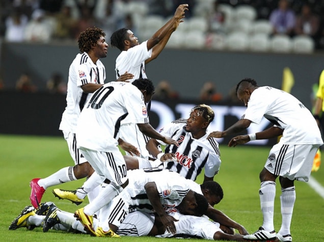 Em 2010, o Internacional, campeão da Libertadores, foi eliminado do Mundial de clubes para o desconhecido time do Congo, Mazembe. O goleiro da equipe africana, Muteba Kidiaba, foi eternizado e rendeu muitos memes pela sua dança característica. 