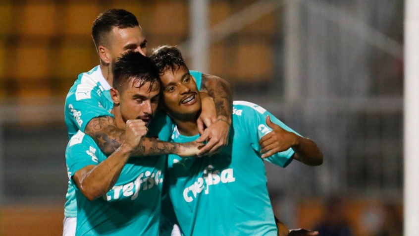 O Palmeiras aplicou mais uma goleada no Paulistão, na noite desta quarta-feira, no Pacaembu, ao vencer o Oeste por 4 a 0. O grande destaque do jogo foi o atacante Willian, que jogou como centroavante, e brilhou com três gols pelo time da casa. Confira as notas do Alviverde no LANCE! 