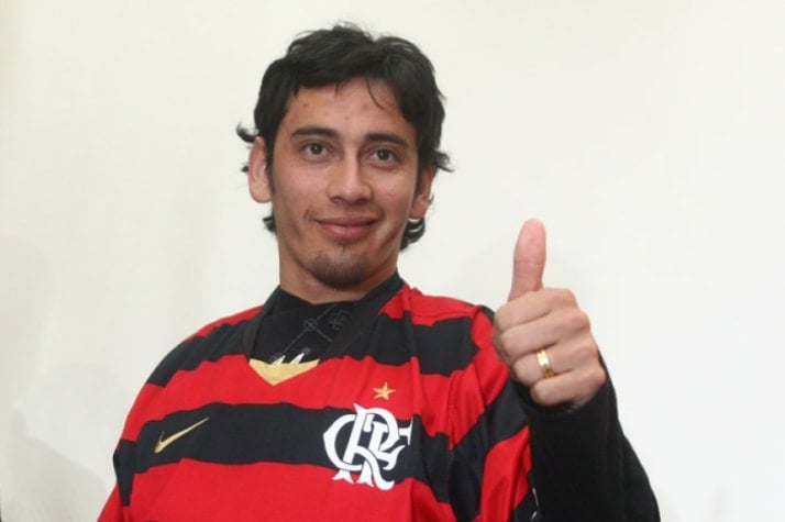 Sambueza - O argentino Rubens Sambueza foi contratado pelo Flamengo durante o Brasileirão de 2008 com euforia por seu desempenho no River Plate. Porém, jogou somente sete vezes e não fez gols.