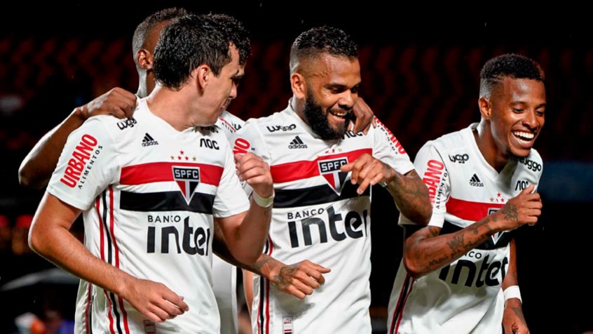 O São Paulo venceu sem maiores dificuldades o Água Santa por 2 a 0, na noite desta quarta-feira, jogando no Morumbi, em sua estreia pelo Campeonato Paulista de 2020. O Tricolor teve bons destaques individuais, como Vitor Bueno, Pablo e o goleiro Volpi. Mas o maior destaque foi o autor do 2º gol, Daniel Alves. Confira as notas do São Paulo do LANCE!