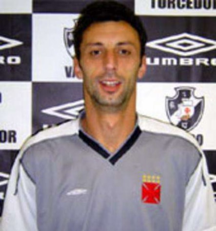 Tadic - O goleiro sérvio Tadic passou pelo Vasco em 2004. Levou 14 gols em sete jogos e foi pivô da demissão do técnico Geninho, que não cumpriu ordem de Eurico Miranda para retirá-lo de um jogo.