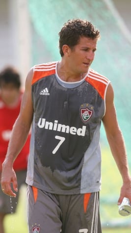 Urrutia - Vindo do LDU um ano depois da equipe ser campeã da Libertadores sobre o Fluminense, Urrutia pouco rendeu com a camisa tricolor. Foram apenas cinco partidas e nenhum gol marcado.