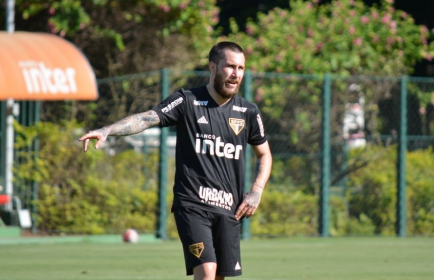 Jonatan Gómez - O meia ficou no São Paulo entre 2017 e 2019. Jogou 15 partidas, sem marcar gols. Nesse período, chegou ao Al-Fahya (EAU) e CSA. 