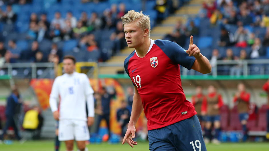 Para finalizar, antes de se destacar de vez no profissional, o atacante fez história ao fazer nove (nove!) gols na goleada da Noruega sobre Honduras, por 12 a 0, no Mundial Sub-20 de 2019.