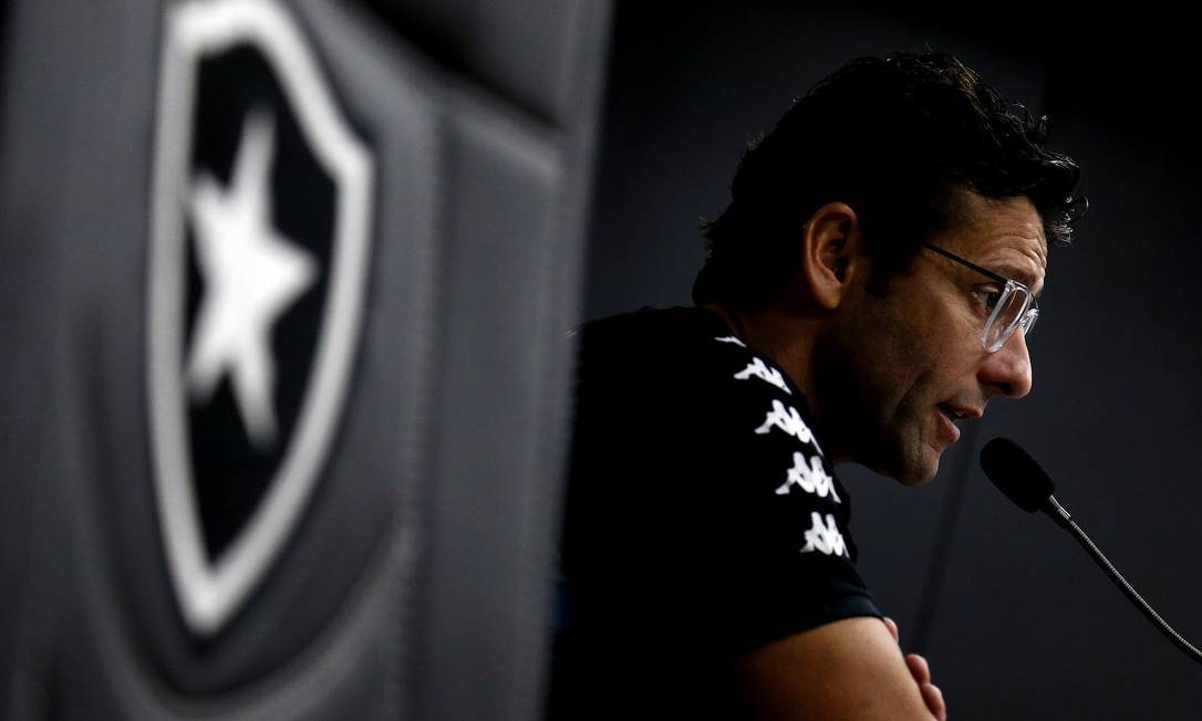 Já no domingo, o treinador Alberto Valentim foi demitido pelo Botafogo. O técnico não resistiu no comando após derrota por 3 a 0 para o Fluminense, no Maracanã.