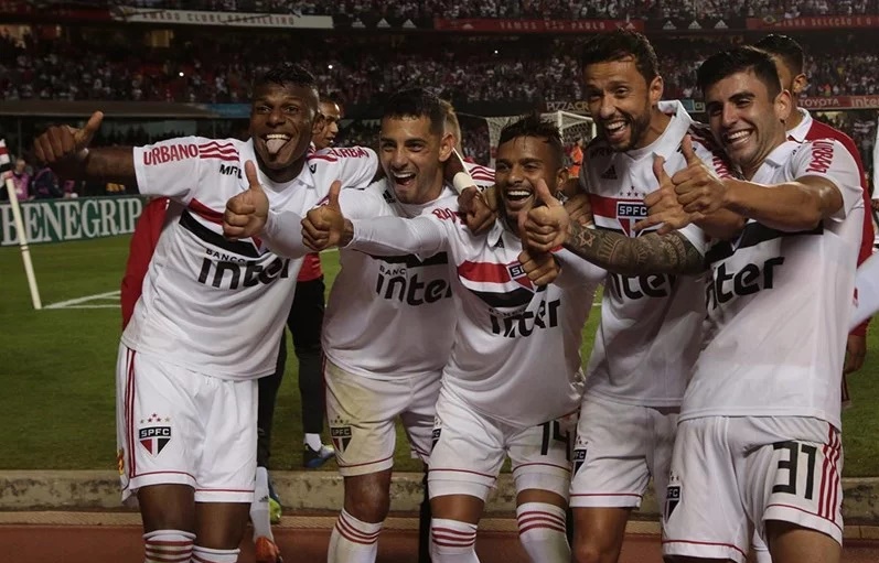 Brasileirão 2018 - O São Paulo terminou o primeiro turno de 2018 em 1º lugar, com 41 pontos, mas ficou na quinta colocação, com 63 pontos. O Palmeiras foi campeão, com 80 pontos.