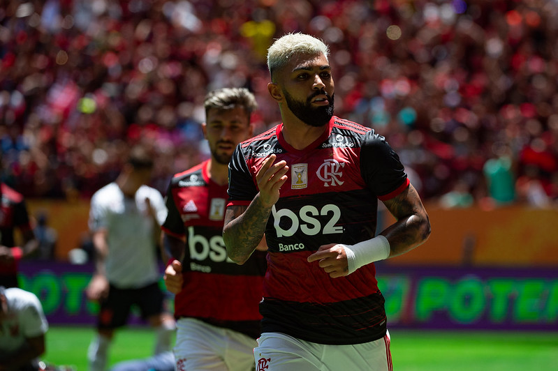 Como diria a canção "Por enquanto", de Cássia Éller, nada mudou! Com Gabigol, Bruno Henrique e Arrascaeta inspirados no Mané Garrincha, Flamengo goleou o Athletico-PR na final da Supercopa e faturou mais um título inédito para história do clube. Como de costume, destaque para o trio de ataque, com um gol para cada. Veja as notas a seguir por Lazlo Dalfovo <lazlodalfovo@lancenet.com.br>