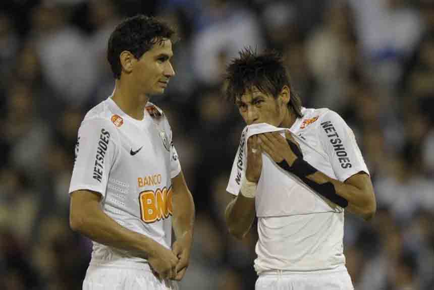 RECOPA SUL-AMERICANA 2012 - O Santos bateu a Universidad de Chile por 2 a 1. Foi o primeiro jogo de Neymar sem o parça Paulo Henrique Ganso, que foi para o São Paulo. Não fez falta... Neymar chamou a responsabilidade, jogando com alegria. Embora tivesse perdido um pênalti, não se intimidou, deixando seu gol. 