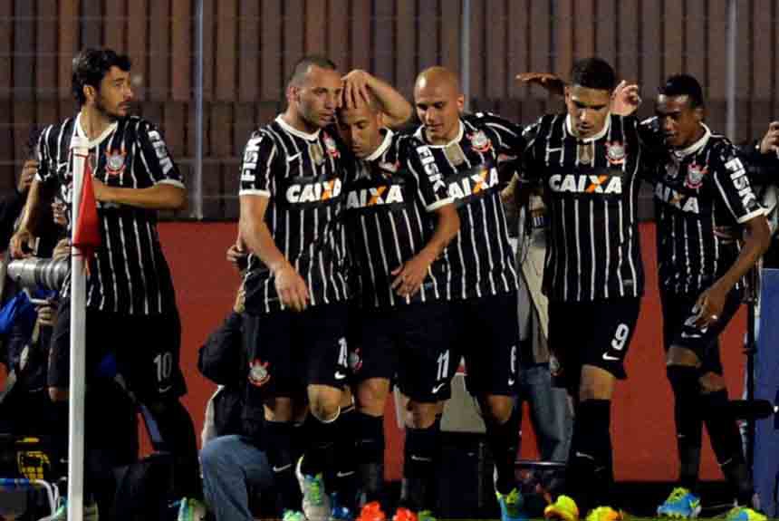 Recopa/Corinthians: o São Paulo perdeu a Recopa de 2013 ao perder para o rival duas vezes: 2 a 1 e 2 a 0..