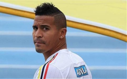 Sem espaço no Libertad, do Paraguai, o meio-campo Macnelly Torres acertou a sua volta ao futebol colombiano. Nesta sexta-feira, ele acertou os últimos detalhes de sua transferência para o Alianza Petrolera.