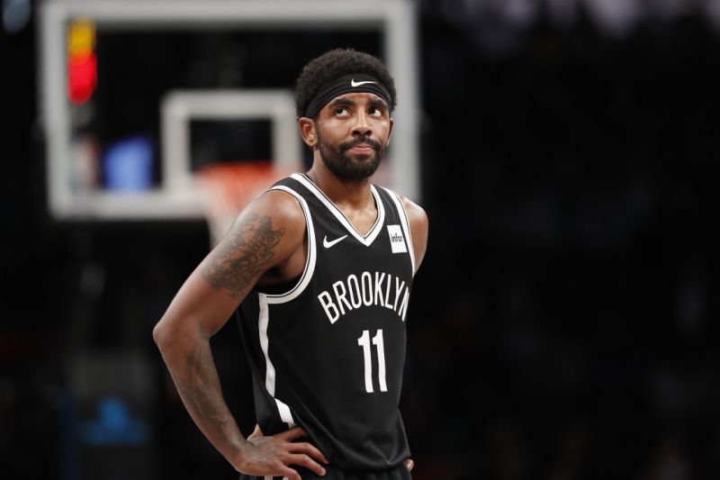 13 – KYRIE IRVING (57 PONTOS) – O armador bateu o recorde pessoal e da franquia do Cleveland Cavaliers, ao marcar 57 pontos na vitória contra o San Antonio Spurs em 2015. Destaque para os nove pontos no último minuto do tempo regulamentar, responsáveis por levar a partida para a prorrogação.