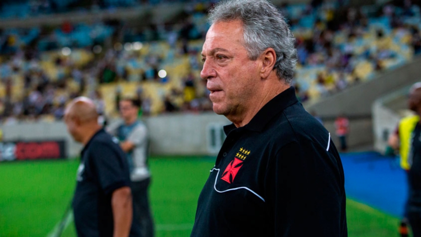 VASCO - Positivo: Dentro de campo, praticamente tudo estava ruim. O ataque tem só oito gols em 14 jogos, o meio-campo não criava, o momento técnico de jogadores importantes não era bom. Tanto que Abel Braga foi demitido e o clube busca, com calma, um novo comandante - a pausa dá tempo para a procura