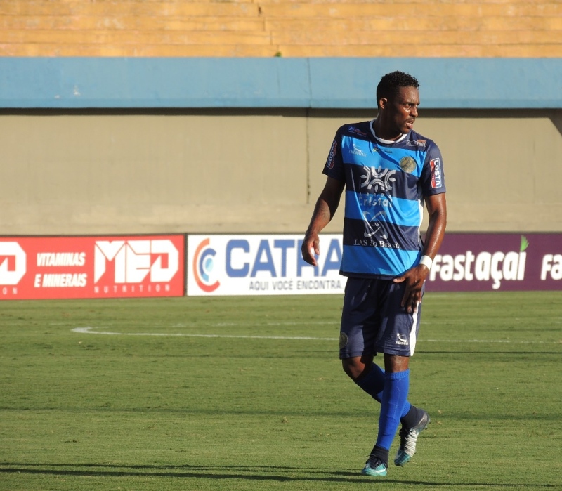 No Campeonato Goiano, Alex Henrique, da Aparecidense, é o artilheiro com 6 gols.