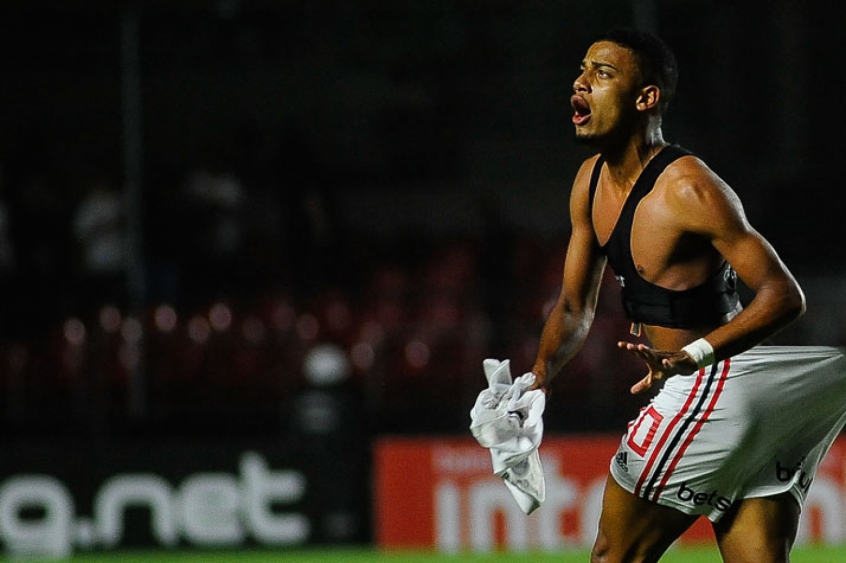 O São Paulo dominou todo o jogo contra o Novorizontino, mas ficou apenas no empate por 1 a 1 jogando no Morumbi, na noite desta segunda-feira, pela 4ª rodada do Campeonato Paulista. O jogo foi marcado por interferência direta da arbitragem, que anulou dois gols legais do Tricolor. O atacante Brenner, no entanto, entrou na etapa final e conseguiu o gol salvador do São Paulo. Confira as notas do Tricolor no LANCE! (por Felipe Melo)