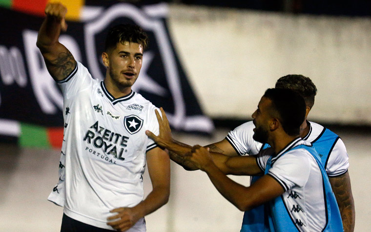 Foi sofrido, mas o Botafogo conseguiu segurar o empate contra o Caxias, em Caxias do Sul, na noite desta quarta-feira, e, dessa forma, avançou para a segunda fase da Copa do Brasil. Autor do gol, Pedro Raúl recebeu a maior nota do Fogão. Confira todas as notas do LANCE! (Por Felipe Melo - felipeeduardo@lancenet.com.br)