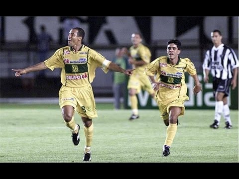Ainda em 2002, nas semifinais, o Brasiliense despachou o Atlético-MG com duas boas vitórias: 2 a 1 no Distrito Federal e 3 a 0 em Belo Horizonte, classificando a equipe para a decisão.