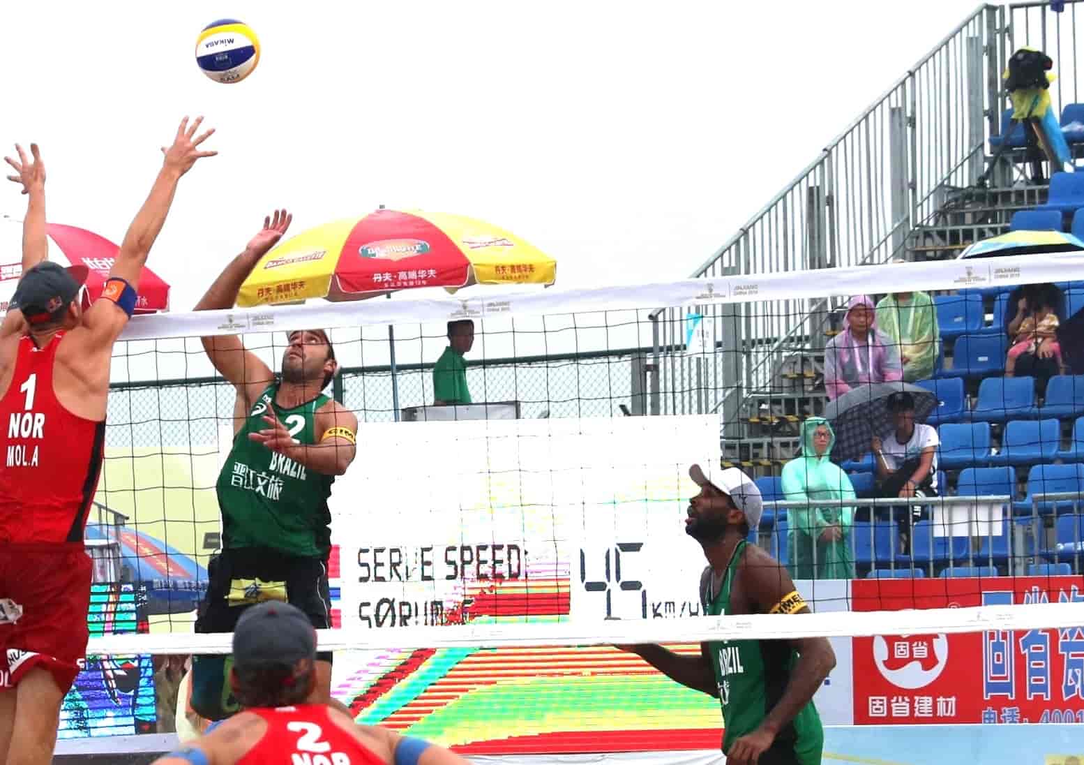 A etapa de Yangzhou, na China, do Circuito Mundial de Vôlei de Praia também foi adiada na semana passada. Os jogos aconteceriam entre 22 e 26 de abril.