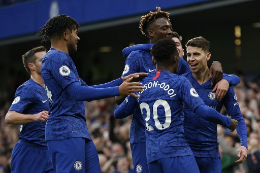 CHELSEA - Com 498 transferências, o Chelsea ganhou 1,22 bilhão de euros (cerca de R$ 7,41 bilhões).