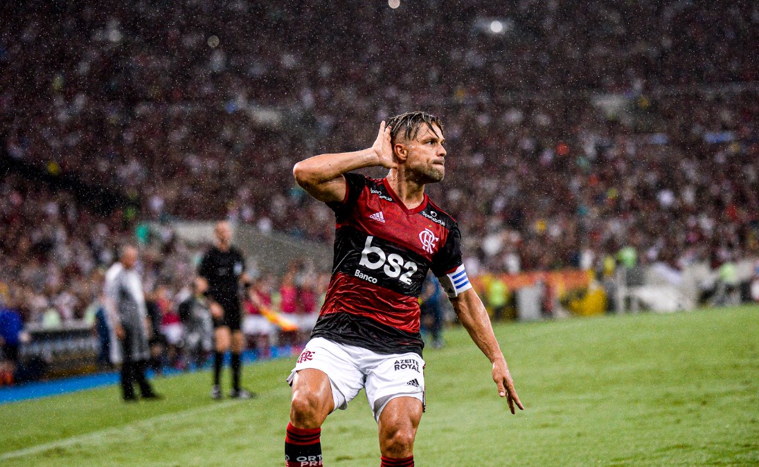 Diego Ribas (meio-campista)