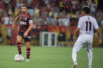 RESENDE - Sobe: a proposta do Resende ficou clara desde o início da partida: o time foi ao Maracanã se defender e jogar por uma bola. Alef Manga fez um belo gol e se destacou. Desce: faltou segurar. O Resende, no primeiro tempo, soube fechar a entrada da área e conseguiu evitar que o Flamengo criasse grandes chances pelo centro. A estratégia vinha dando certo até o time abrir o placar no Maracanã. O time, porém, não resistiu e cedeu a virada.