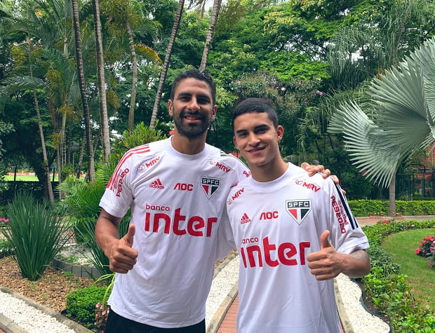 O São Paulo se reapresentou com duas novidades nesta quarta-feira: o atacante Tréllez, de 30 anos, e o meia Rodrigo Nestor, de 19, foram integrados ao elenco.