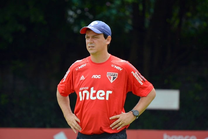 Agora os brasileiros. O primeiro a aparecer na lista é o São Paulo, na 14ª posição, que trocou de treinador 12 vezes desde 2015. O atual técnico é Fernando Diniz, que substituiu Cuca.