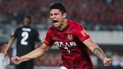 NO RADAR - O Botafogo tem o primeiro grande alvo definido para tentar reforçar o time na temporada 2022: Elkeson, que recentemente deixou o Guangzhou Evergrande, da China, é o "sonho de consumo" da diretoria alvinegra. A recíproca parece ser verdadeira: jogador e staff também veem um possível retorno ao Alvinegro com bons olhos.