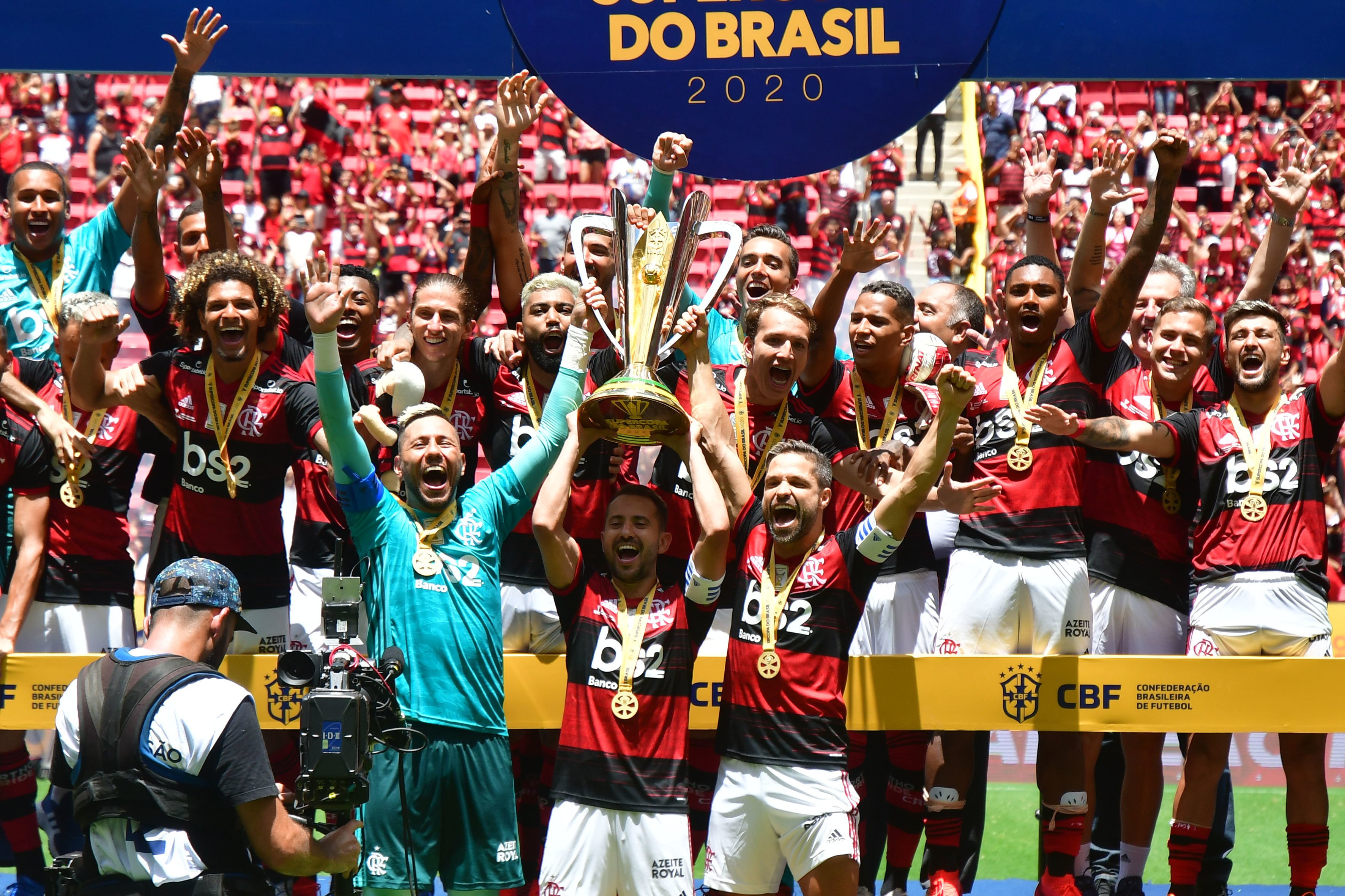 A primeira conquista do ano foi o da Supercopa do Brasil. No Estádio Mané Garrincha, o Flamengo venceu o Athletico por 3 a 0 e faturou o título inédito.