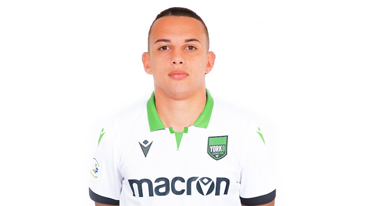 Gabriel foi mais um jogador que não despontou na carreira, apesar da artilharia na Copinha. O atleta foi emprestado para clubes menores como América-RJ, Joinville e Oeste. teve também uma oportunidade na Ponte Preta e passagem pelo York United FC (foto), do Canadá. Antes de jogar no futebol do Bahrein, ainda passou pelo Sampaio Corrêa, em 2021. 