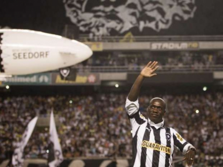 A apresentação de Seedorf em julho de 2012 ficou marcada na história do Botafogo. O evento, com direito a fogos e chuva de papel picado, aconteceu no Engenhão, antes da partida entre Botafogo e Bahia. Mais de 20 mil pessoas estiveram presentes para receber o holandês.